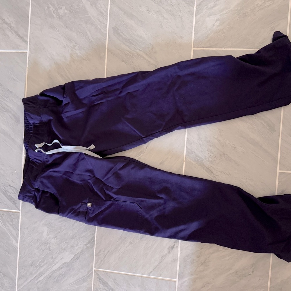Figs Limited edition purple jam scrub pants. Kade cargo. size M